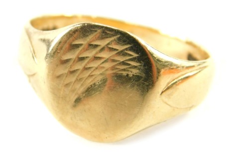 A 9ct gold gent's signet ring, size R, 3.6g.