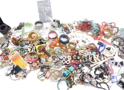 Various costume jewellery and related items, rope twist necklace, 16cm long, various other necklaces, dress rings, beads, etc. (a quantity)