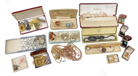 Various costume jewellery, a quantity of earrings, Parker 51 box containing various brooches, beads, necklaces, a flower head brooch, plain pin back, 5cm high, etc. (a quantity)