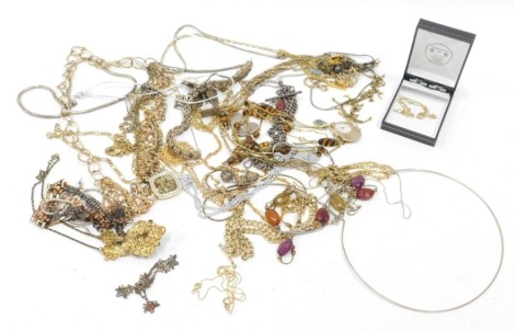 Various costume jewellery, quantity of gold plated necklaces, Seconda pendant watch, star set mounted coin, fancy heart shaped bracelet, faux amethyst and other costume jewellery (a quantity)