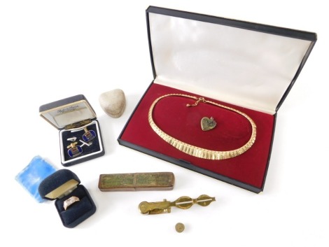 A set of early 20thC brass patented sovereign scales, 10cm long, marked warranted (cased) and a small quantity of costume jewellery, flapper necklace, costume dress ring marked 14k, size M, etc. (a quantity)