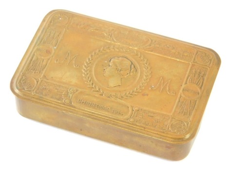 A Queen Mary Christmas 1914 brass WWI tin, lacking contents, 13cm wide.