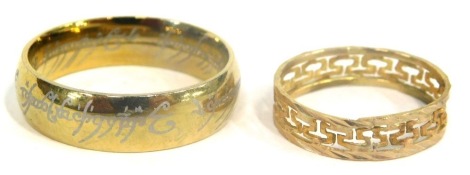 Two dress rings, comprising a weaved design band, yellow metal, unmarked, and a Lord of the Rings memorabilia ring bearing 'Elvish' writing, yellow metal, unmarked, 5.7g all in.