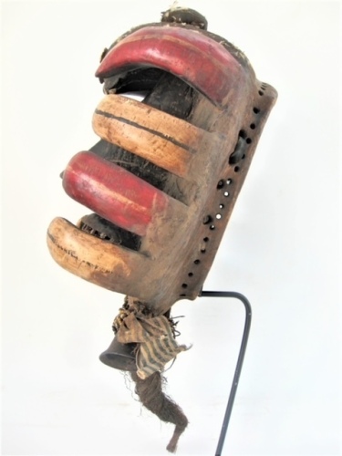 Tribal Art. An African Bete Nyabwa spider mask, Cote D'Ivoire, from a village near Daloa, early 20thC 46cm high.