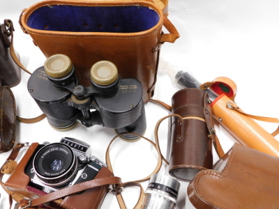 Various cameras and binoculars, an Agiflex with 80mm no 493766 lens, in outer case, a pair of 10x50 field five degree binoculars, Exakta camera with Carl Zeiss Jena lens, 2.8/50 6034682, Trioplan 2.8/100 lens, Greenkat 25x30mm lens, etc. (a quantity) - 4