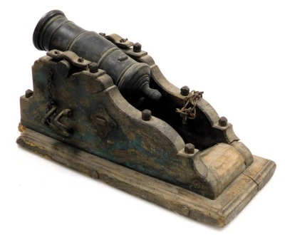 A 19thC Continental bronze mortar cannon, sitting within a painted wooden and cast iron carriage, 43cm wide. - 2