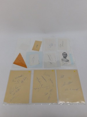 A group of horse racing related memorabilia, to include signatures for John Burke jockey and Grand National Winner 1976, Gary Carter, Steve Knight, Eddie Arcaro, various signed and unsigned postcards, first day covers, jockey star cards, some signed, etc. - 3