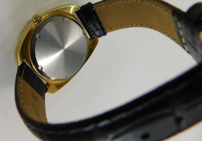 An Omega electronic F300HZ gentleman's wristwatch, in a gold finished casing, with a golden dial, date aperture and stainless steel back with black strap, 3.5cm wide, boxed. - 3