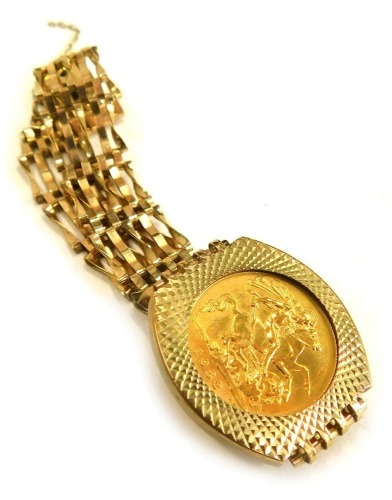 An Elizabeth II half gold sovereign bracelet, dated 1982, in a 9ct gold bracelet frame, 18cm long, 10.7g all in.