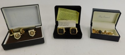 A quantity of gentleman's jewellery, comprising cuff links, collar studs, and tie clips. (1 tray) - 4