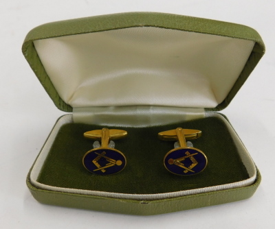 A group of gentleman's Masonic jewellery, comprising blue enamel and gold plated cuff links, mother of pearl cufflinks, tie pins, etc. (a quantity) - 3