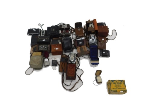 A quantity of cameras, to include Elgin and other box cameras, Agfa cap camera, etc.