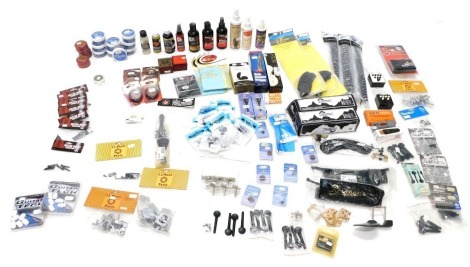 A quantity of mainly guitar accessories, to include Grover machine heads, bridge and end pin sets, violin shoulder rests, wind instrument brushes, etc. (1 box)