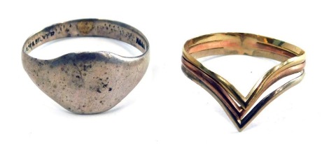 A 9ct gold and silver gents signet ring, and a three bar wishbone ring of tricolour form, yellow metal stamped 9ct, 4.3g all in.