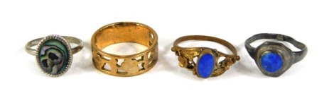 A group of dress rings, comprising a silver lapis lazuli set dress ring, gold plated wedding band, lapis lazuli plated dress ring, and mother of pearl dress ring. (4)