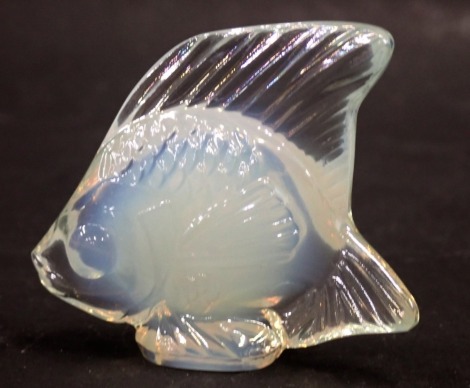 A Lalique fish opalescent lustre fish seal, 7cm high, boxed.