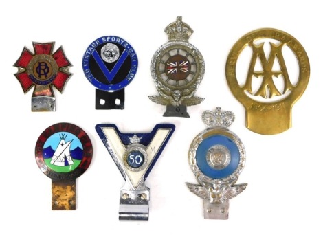 A collection of car badges, comprising the AA 1906-1911 car badge, The Royal Automobile Club RAC badge, VM car badge, Order of the Road, and others. (1 tray)