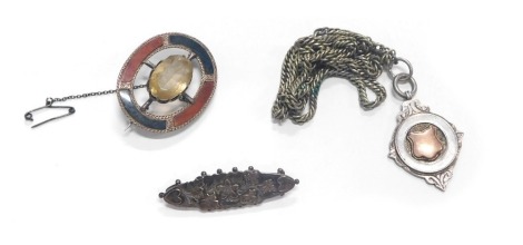 Silver and other costume jewellery, comprising a silver and agate framed with central smoky quartz circular brooch, 4cm wide, a silver shield fob, on plated chain, and a Victorian silver and gilt bar brooch, 26.5g all in. (3)