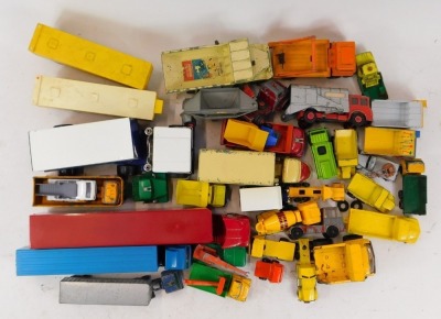 Dinky, Matchbox and other playworn diecast, including Dinky Super Toys Euclid rear dump truck, Matchbox series Kingsize refuse truck, Matchbox Superkings Bedford TM skip truck, etc. (1 tray) - 2