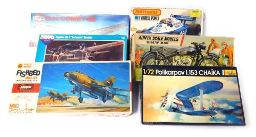 A quantity of model kits, to include Airfix Comet 4B, construction kit series 4, Novo air kits Tupolev SP-2 Katyuska Bomber, etc.