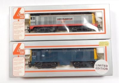 Lima Models OO gauge Class 20 locomotives, comprising 21112, BR blue livery, limited edition no 32/850, and 20906 Kilmarnock 400, Huntslet-Barclay triple grey livery, limited edition no 733/850, boxed. (2)