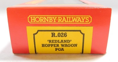 Hornby OO gauge rolling stock 026 Redland hopper wagon PGA, boxed. (16) - 2