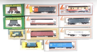 Replica Railways and Lima OO gauge rolling stock, including 13602 12 tonne fruit van, 13612 12 tonne van, BR brown livery, Lima 30566 3A1 Yeoman PTA bogie ore tipper white, Lima 305663 A1 PTA bogie ore tipper, grey, 305355W Tartan Arrow CCT Parcels van, e