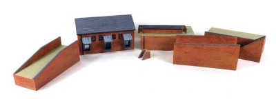 Hornby Skaledale OO gauge coal drop, coal drop ramp 1 and 2, coal drop overshoot and steps, and the coal drop shed base, unboxed. (1 tray)