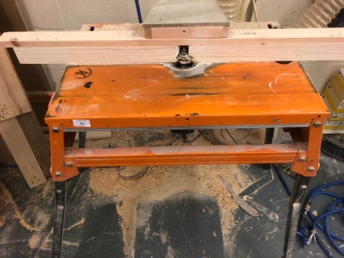 A Triton router & jigsaw table, single phase. Note: VAT is payable on the hammer price of this lot at 20%.