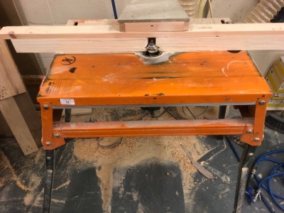 A Triton router & jigsaw table, single phase. Note: VAT is payable on the hammer price of this lot at 20%.