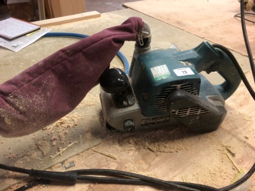 A sander. Note: VAT is payable on the hammer price of this lot at 20%.