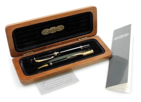 A Parker Duofold for Aquascutum pen set, comprising fountain pen with an 18ct gold nib, and a ballpoint pen, in a fitted cherry wood box.