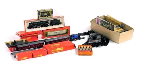 A Hornby OO gauge locomotive Britannia, BR Green livery, 7000. 4-6-2, together with coaches, wagons, platforms, track, and two Tri-ang Wrenn wagons, some boxed. (a quantity)