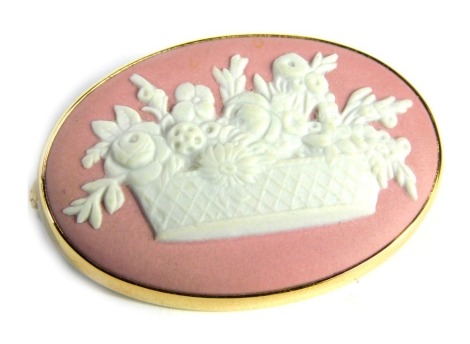 A Wedgwood pink jasperware basket weave oval brooch, in a plated outer border, 3.5cm diameter, 8.4g all in, boxed.