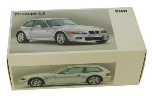 ミニカー  330i COUPE A BMW Z3 coupe 2.8 diecast model, 1-18 scale, boxed.