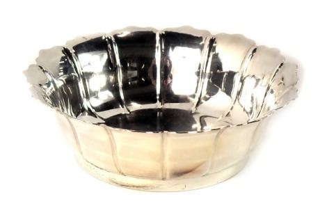 A George V silver rose bowl, with a fluted border, maker D&J W, London 1929, 7.37oz., 13.5cm diameter, 4cm high.