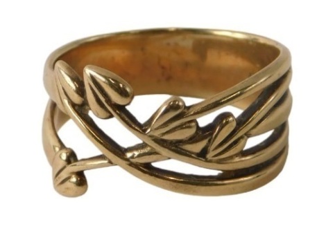 A 9ct gold Art Nouveau style dress ring, with cross over vine design, ring size T, 5.7g all in.