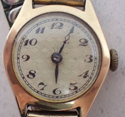 A 9ct gold cased wristwatch, with silver numeric dial, black hands, on expanding gold plated strap, 16.5g all in. - 2