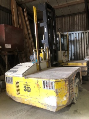 A Fantuzzi 3D side loader forklift - yellow. - 2