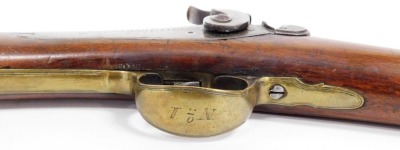 A Sherwood Rangers short barrel flintlock rifle, brass mounted trigger guard marked No 1, with Sherwood Rangers engraved to side plate, overall length 84cm, barrel length 43.5cm. - 3