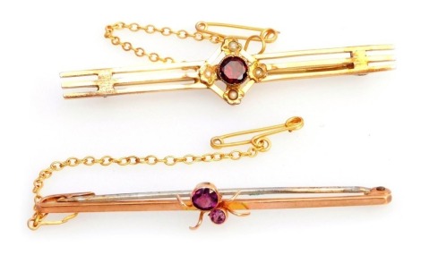 A Victorian garnet and seed pearl bar brooch, in yellow metal stamped 9ct, and a 9ct gold and amethyst spider brooch, 5.7g.