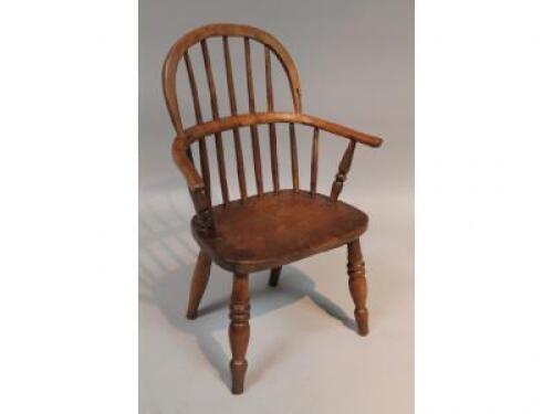 A 19thC child's Windsor chair