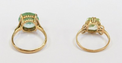 Two 9ct gold dress rings, comprising one set with circular faceted stone in a raised basket, with claw setting, size N½, and a lighter green example, rectangular cut, with circular bobbled sides, size L, 6.3g all in. (2) - 2