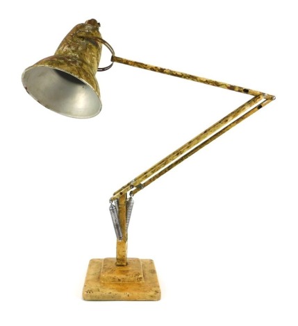 An Anglepoise lamp, off white colouring, bearing stamp, approx 91cm high overall. (AF)