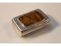 A George III silver snuff box with brown mottled insert