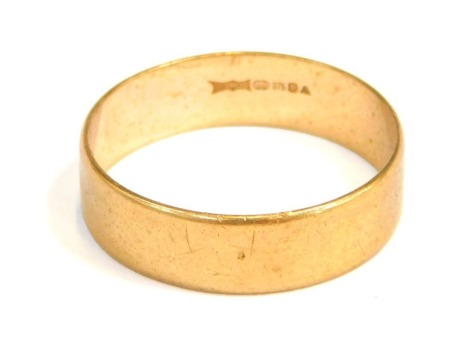 A 9ct gold wedding band, of plain design, ring size Z+2, 4.1g.