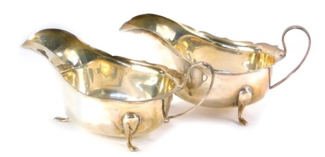 A matched pair of silver sauce boats, each with a fluted rim, on tripod base, maker EV and BB, George V and later, 6.21oz. (2)