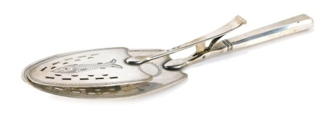 A white metal fish server, the slice pierced with etched fish and reef design, maker AR, possible marks for St Petersburg, 6.6oz.