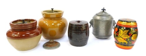 A group of tobacco jars, to include a hammered pewter example with lion mask handles, 20cm high, a stoneware tobacco jar, etc. (1 tray)