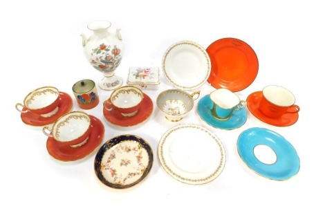 A group of ceramics, to include a Bizarre by Clarice Cliff Newport Pottery condiment pot and cover, 7cm high, (AF), a group of Aynsley tea cups and saucers, a Wedgwood Kutani Crane patterned two handled vase, etc. (1 tray)